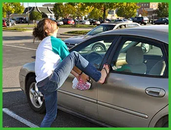 Oakland Emergency Locksmith Oakland, CA 510-731-0653 - locked-keys-in-car